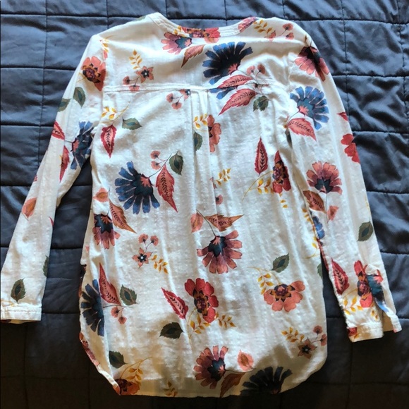 Old Navy Tunic Style Blouse - Flower Pattern - Picture 4 of 5